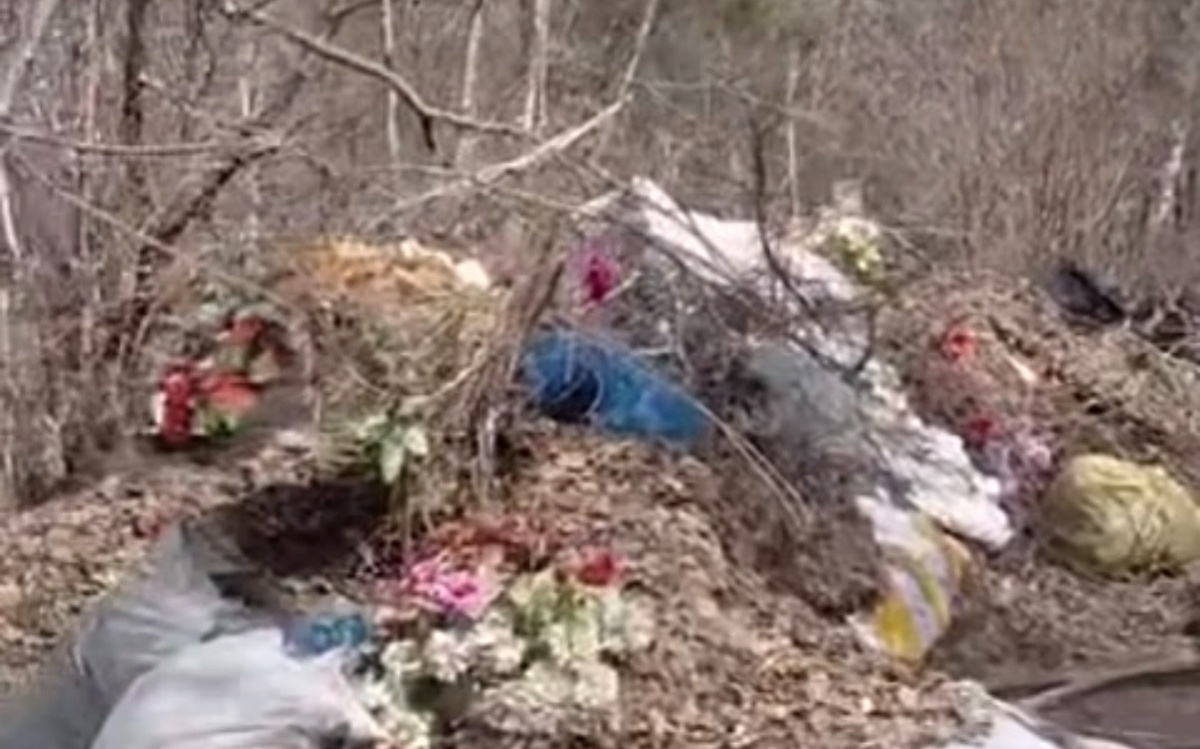 Қостанайлықтар зират маңында үйілген қоқысқа шағымданды