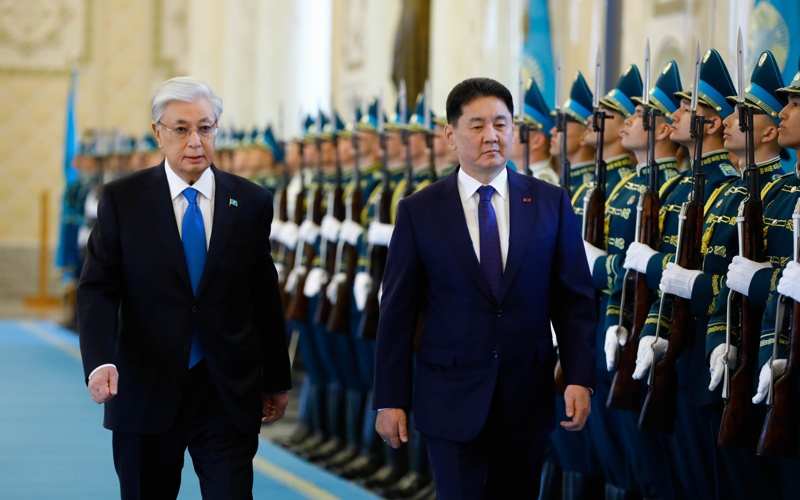ПрезидентMongolian President Khurelsukh Ukhnaa arrives at AkordaМонголии прибыл в Акорду 