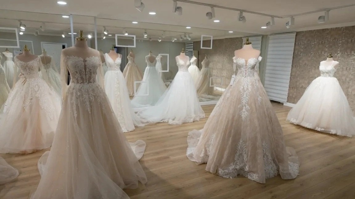 Түркияда қалыңдық көйлегін киіп көру үшін ақы алу тәжірибесі кең тарап барады