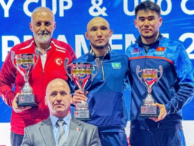 курашчилар ва мураббийлар