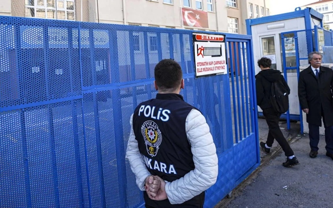 Түркия мектептердегі қауіпсіздік шараларын күшейтпек