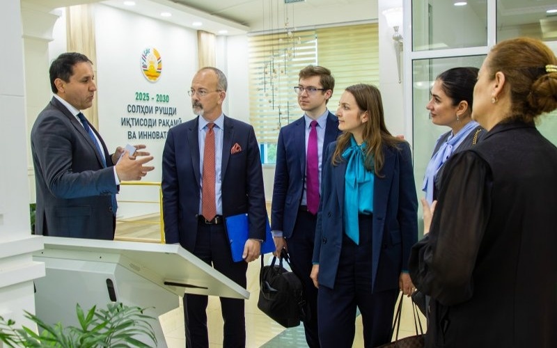 OECD and Tajikistan join forces on AI integration