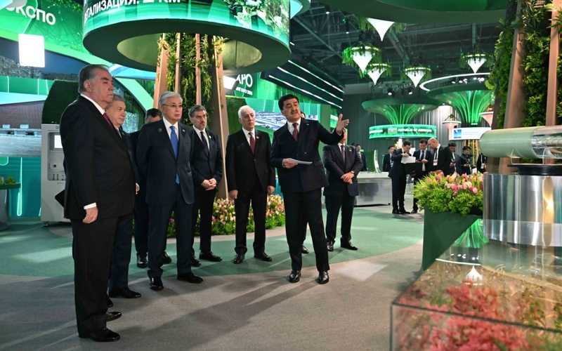 Главы государств посетили павильоны выставки Регионального экологического саммита RES-2026