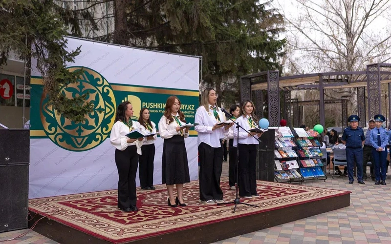От классики до ИИ: как в Усть-Каменогорске отметили Национальный день книги