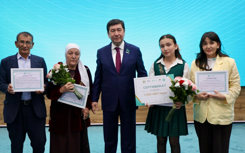 Подведены итоги проекта «Кітап оқитын ұлт» партии AMANAT