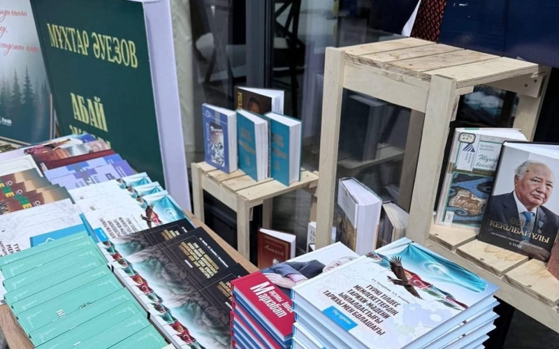 120 книг бесплатно раздали в Туркестане в честь Национального дня книги