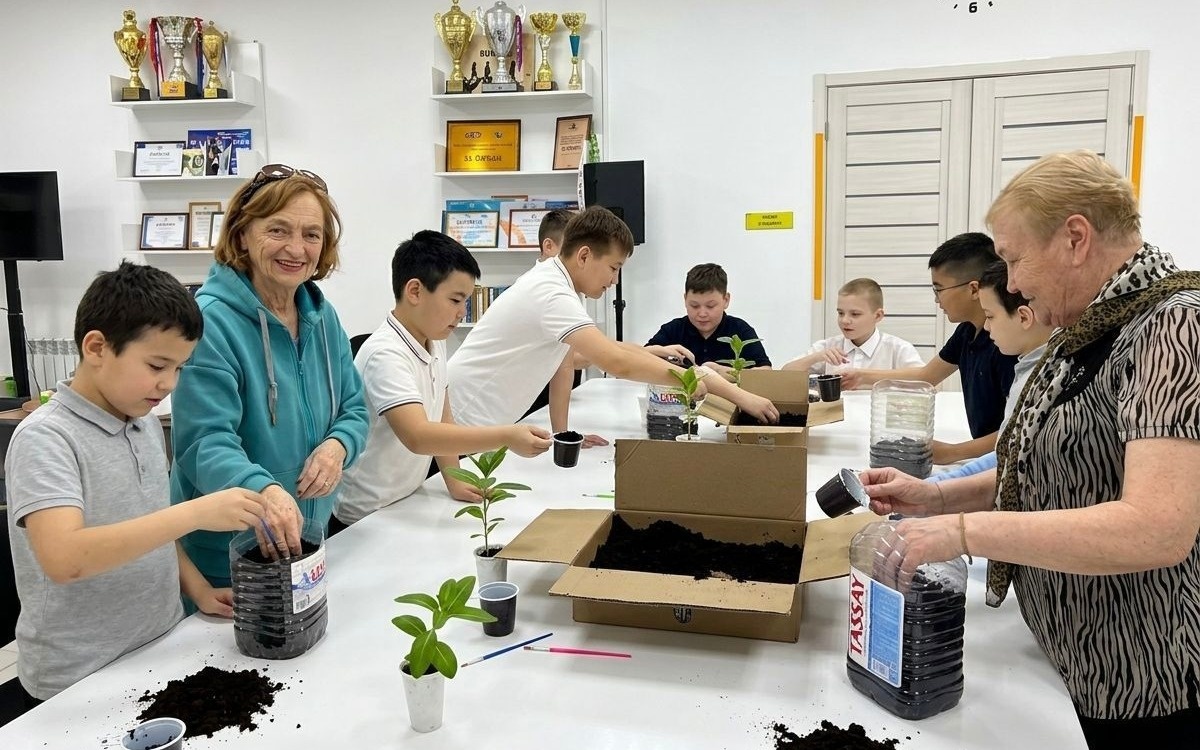 Рудныйда пластик қалдықтарға екінші өмір сыйлаған экологиялық шеберлік сабағы өтті