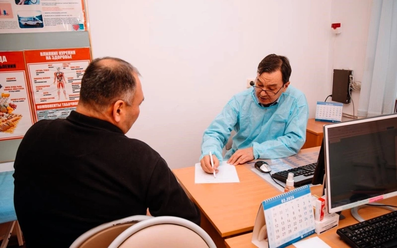прием у врача, врач, пациент 