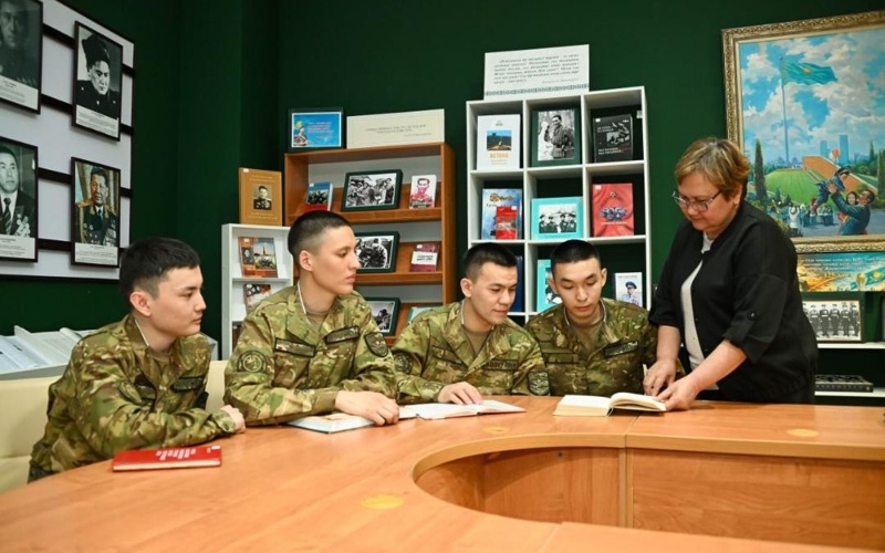 военные, солдаты, библиотека