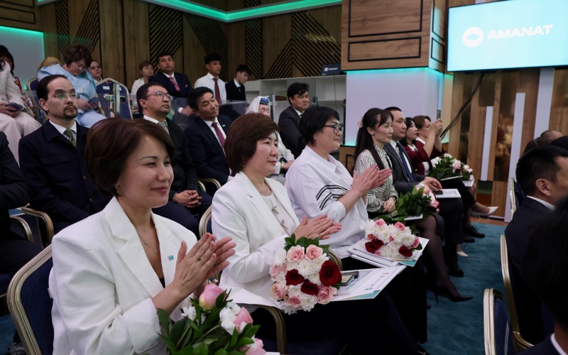 Подведены итоги проекта &laquo;Кітап оқитын ұлт&raquo; партии AMANAT