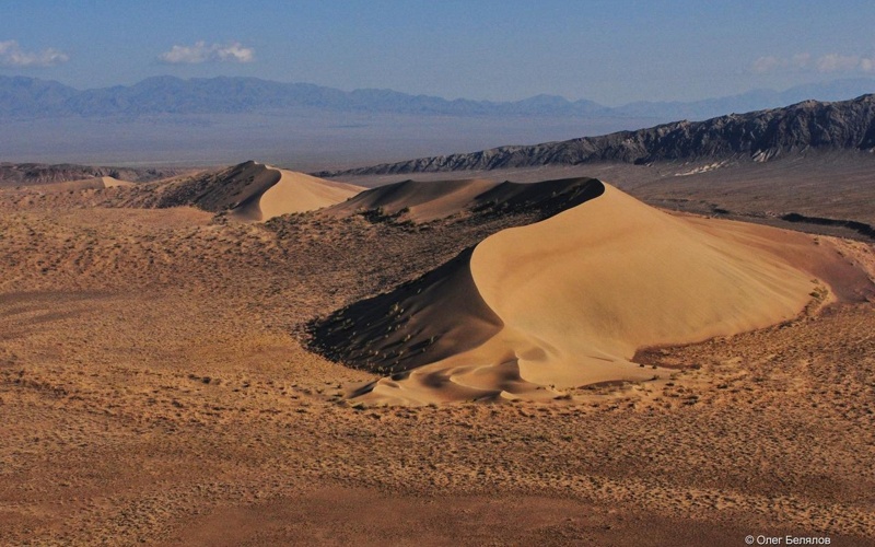 Древние вулканы, бронторетии и&nbsp;&laquo;поющие&raquo; пески: что скрывает &laquo;Алтын Эмель&raquo;
