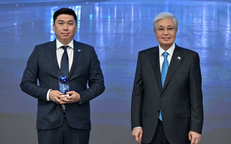 Президент наградил победителей национального конкурса alem.ai battle