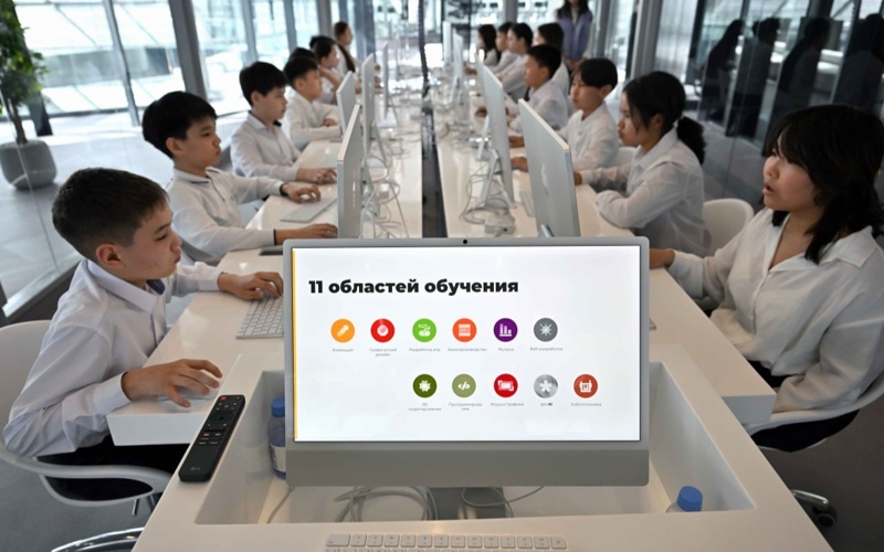 Еще одна образовательная площадка &ndash; Центр креативных технологий TUMO Astana &ndash; ориентирована на подростков от 12 до 18 лет, желающих освоить цифровые и творческие навыки   Обучение осуществляется по 11 техническим и креативным направлениям, включая генеративный искусственный интеллект, программирование, разработку игр, анимацию, 3D-моделирование, робототехнику, кинопроизводство и цифровую музыку.