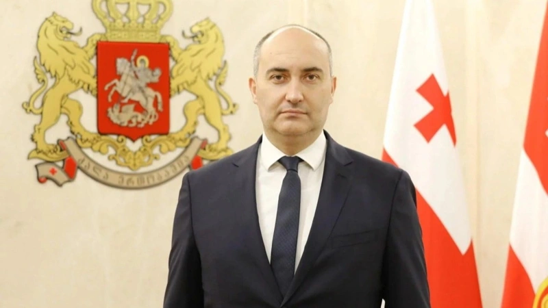 Grýzııanyń burynǵy qorǵanys mınıstri sybaılas jemqorlyq úshin 10 jylǵa bas bostandyǵynan aıyryldy