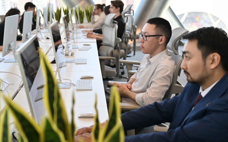 Президент Казахстана запустил сеть школ ИИ Tomorrow School в 14 регионах