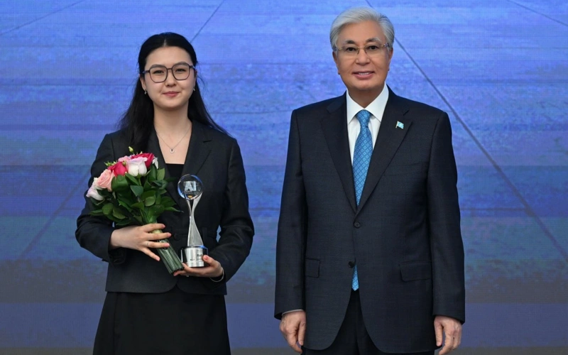 Head of State awards alem.ai battle winners