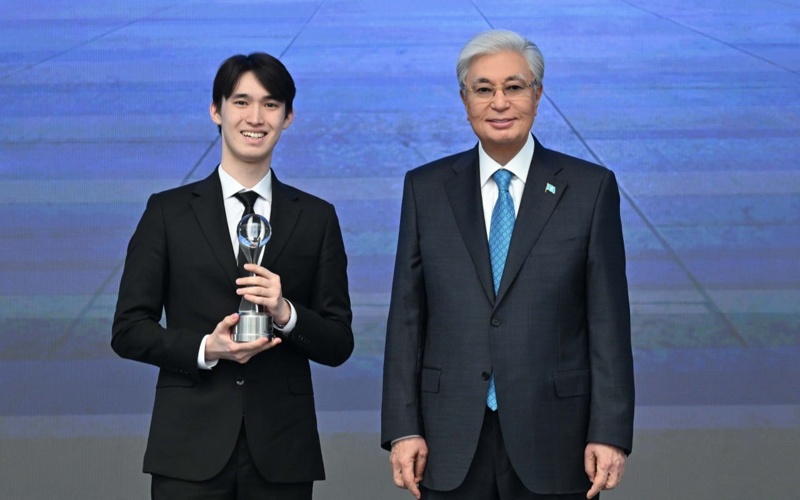 Президент наградил победителей национального конкурса alem.ai battle