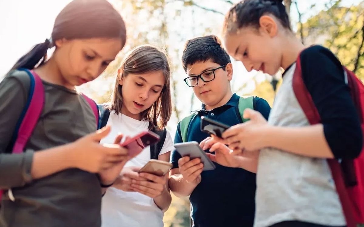 Түркияда әлеуметтік желілер мен ойын платформаларына жас шектеуі енгізілді