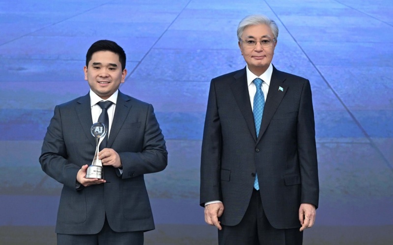 Президент наградил победителей национального конкурса alem.ai battle