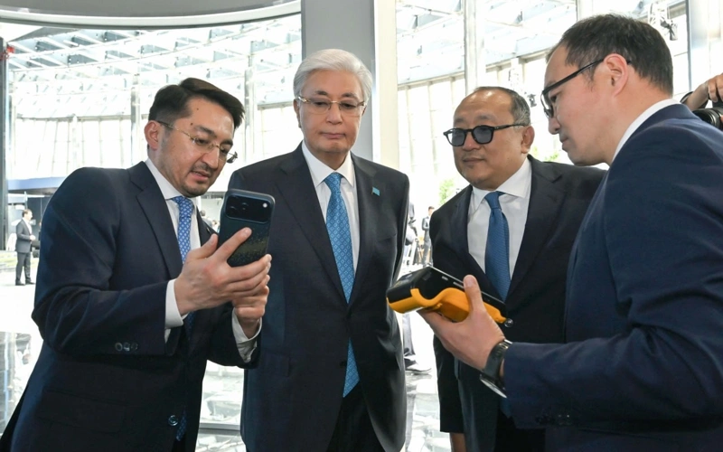 Kazakh President presented with first cryptocurrency payment via home-made CryptoPay system 