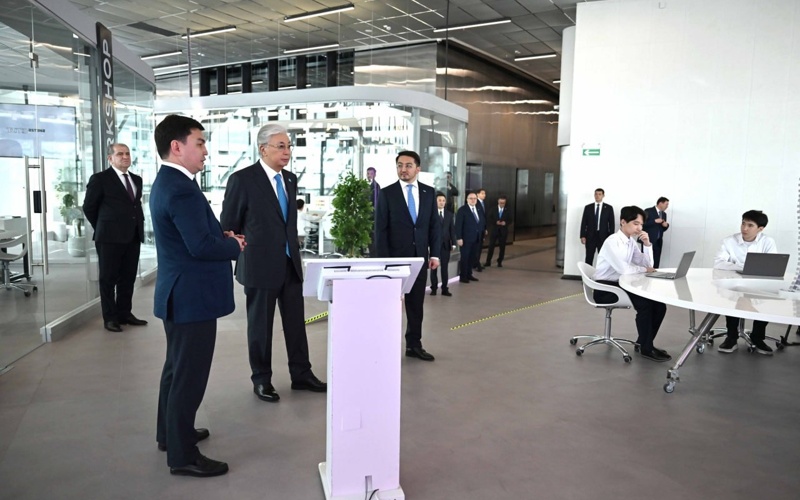 Еще одна образовательная площадка &ndash; Центр креативных технологий TUMO Astana &ndash; ориентирована на подростков от 12 до 18 лет, желающих освоить цифровые и творческие навыки   Обучение осуществляется по 11 техническим и креативным направлениям, включая генеративный искусственный интеллект, программирование, разработку игр, анимацию, 3D-моделирование, робототехнику, кинопроизводство и цифровую музыку.