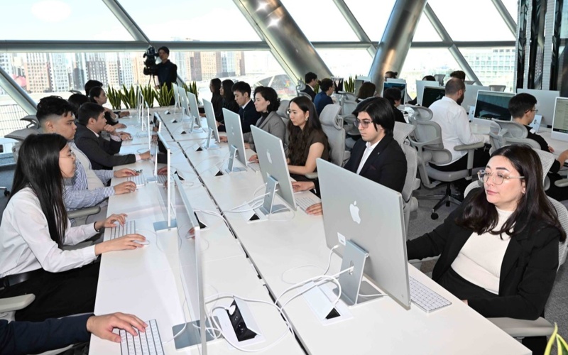 Президент Казахстана запустил сеть школ ИИ Tomorrow School в 14 регионах