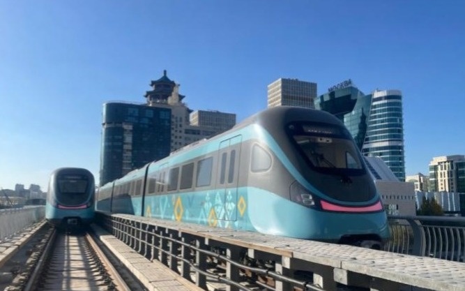 Испытания полного состава поездов LRT начались в Астане