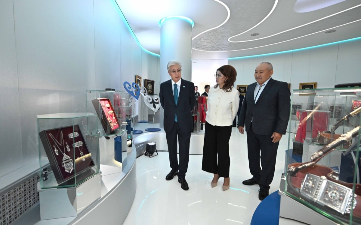 Kassym-Jomart Tokayev tours Creative Industries Development Fund office