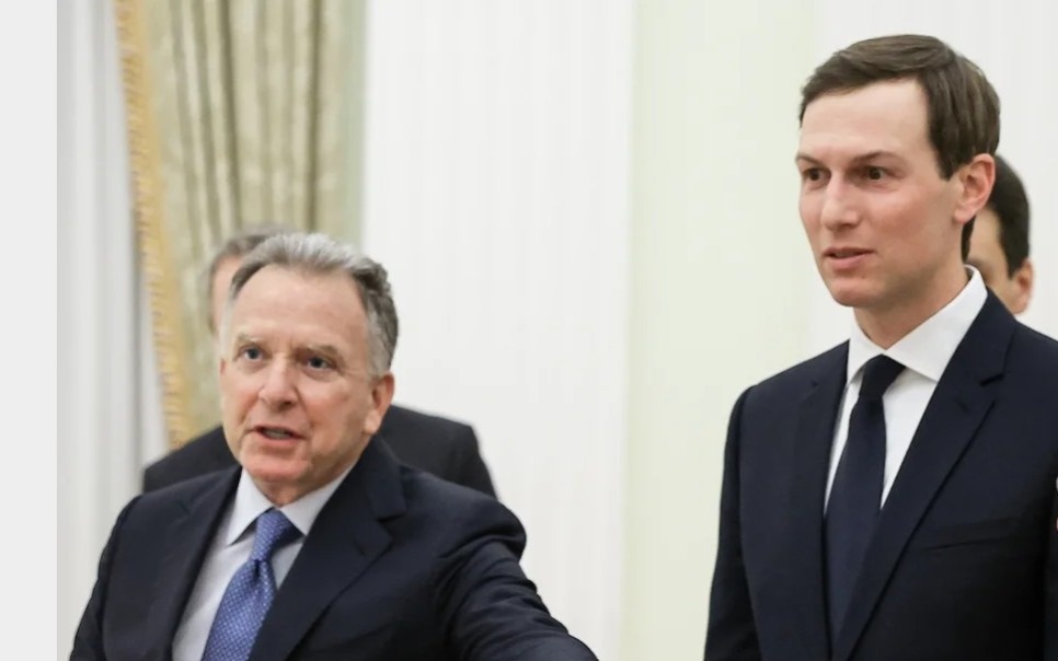 Трамп елшілері Иранмен келіссөз жүргізу үшін Пәкістанға жолға шықты