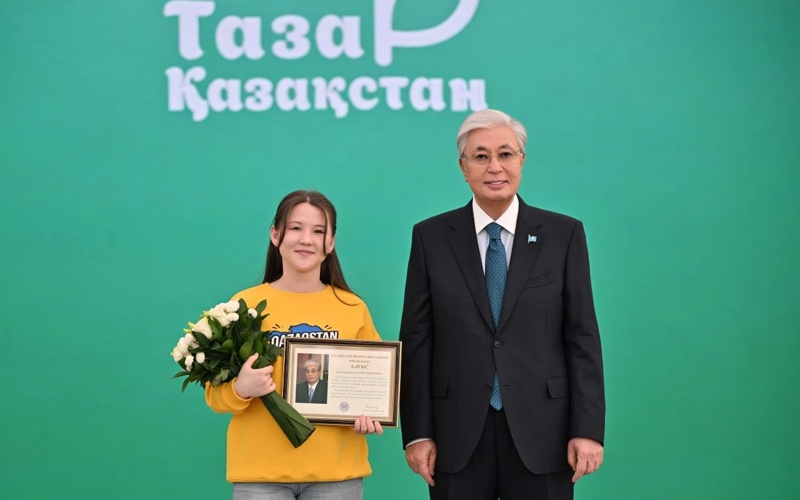 Токаев наградил группу граждан, активно участвовавших в акции &laquo;Таза Қазақстан&raquo;