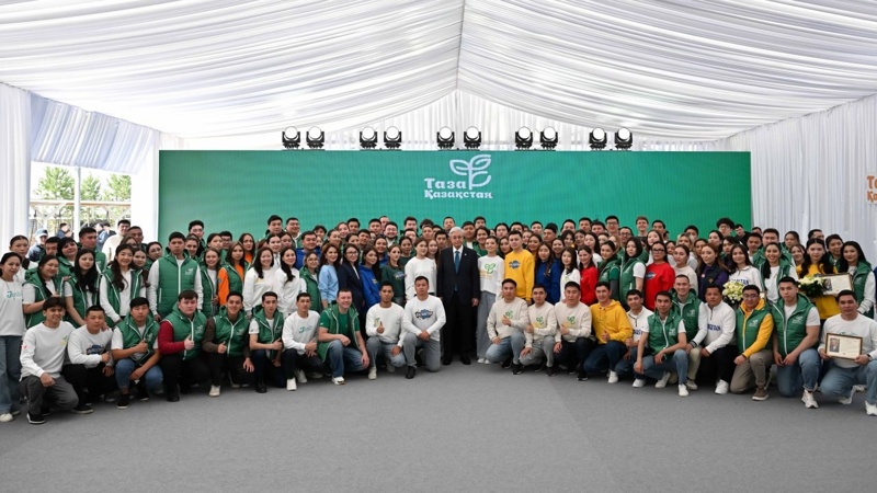 Токаев наградил группу граждан, активно участвовавших в акции &laquo;Таза Қазақстан&raquo;