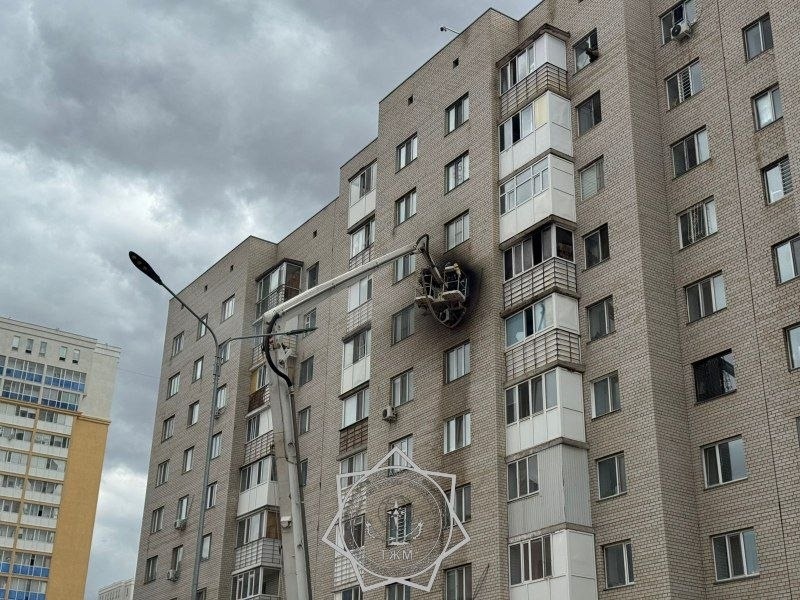 В многоэтажке Астаны вспыхнул пожар, идет эвакуация