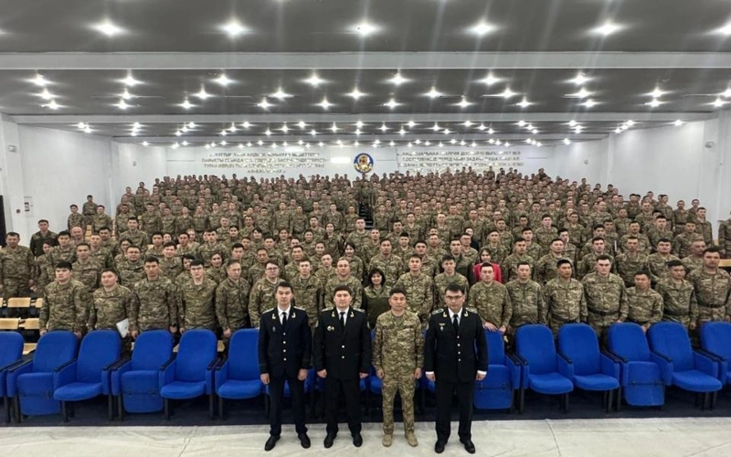 Elordada 800-den astam ulan qarjylyq qaýipsizdik boıynsha oqytýdan ótti