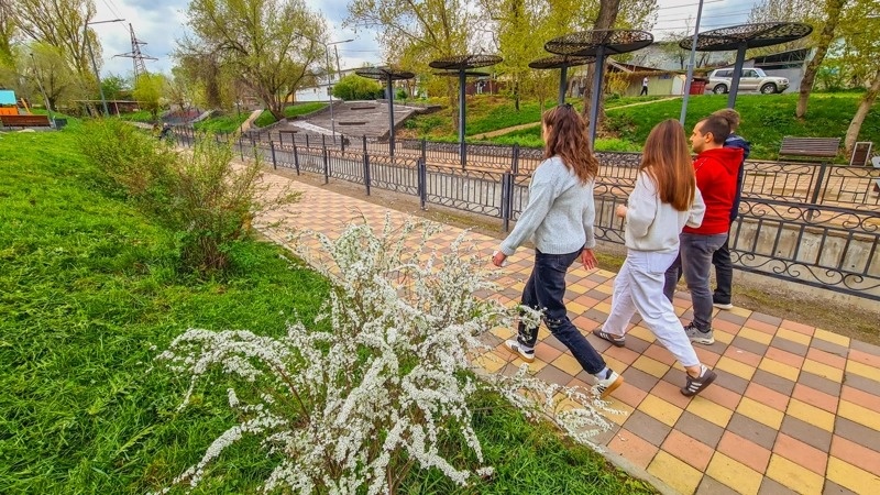 Almaty welcomes spring drowned in flowers