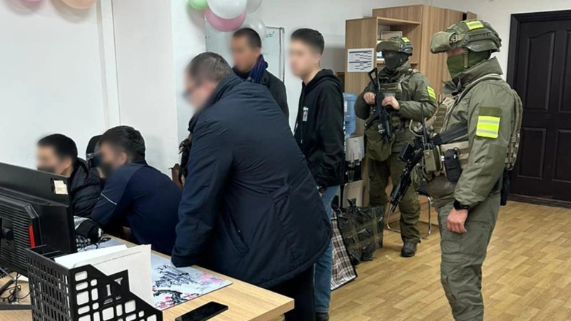 Astana men Almatyda qazaqstandyqtardyń jeke derekterin zańsyz satqan top ustaldy