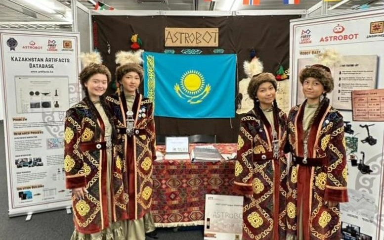 Школьники из Астаны стали лучшей командой чемпионата по робототехнике в Великобритании