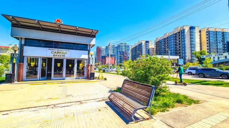 Almaty welcomes spring drowned in flowers