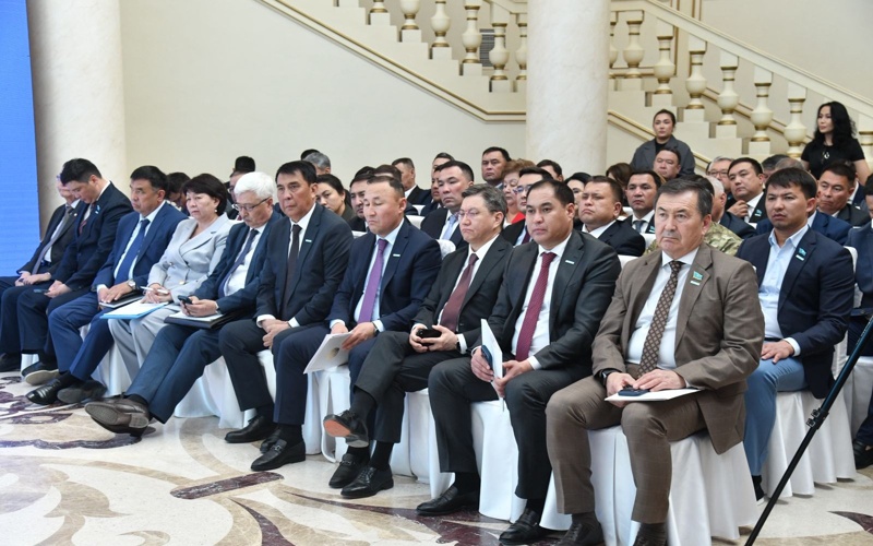 Atyraýda turǵyn úı salasyn jańǵyrtýdyń naqty qadamdary aıqyndaldy