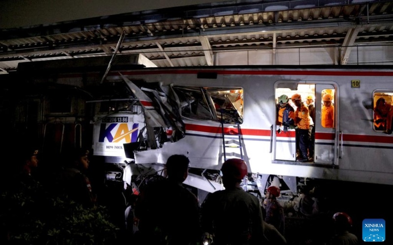 Death toll rises to 14 in Indonesia train accident, president visits victims