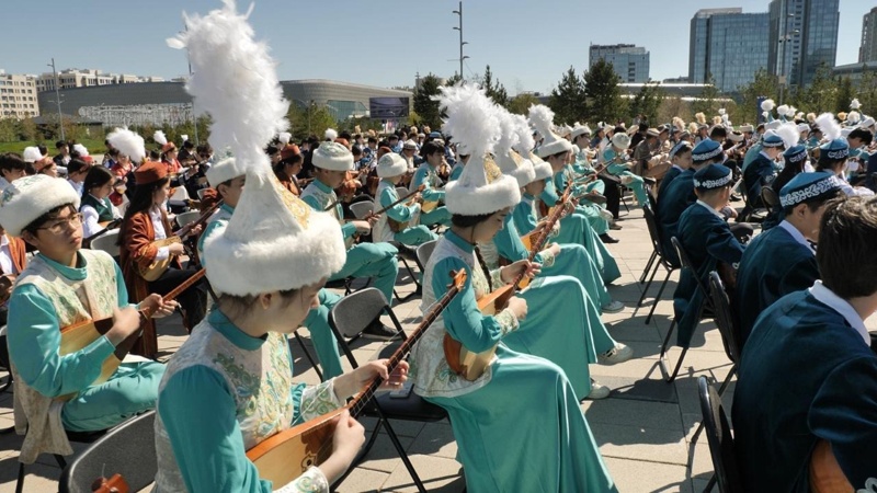 Астанада 2000 оқушы бір мезетте &laquo;Алтын ұя&raquo; күйін орындады 