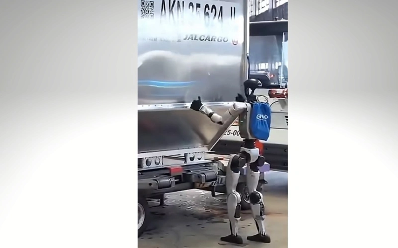 Japan, humanoid robots, airport, robotics, technology, robot