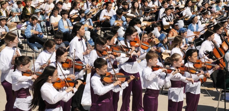 Астанада 2000 оқушы бір мезетте &laquo;Алтын ұя&raquo; күйін орындады 