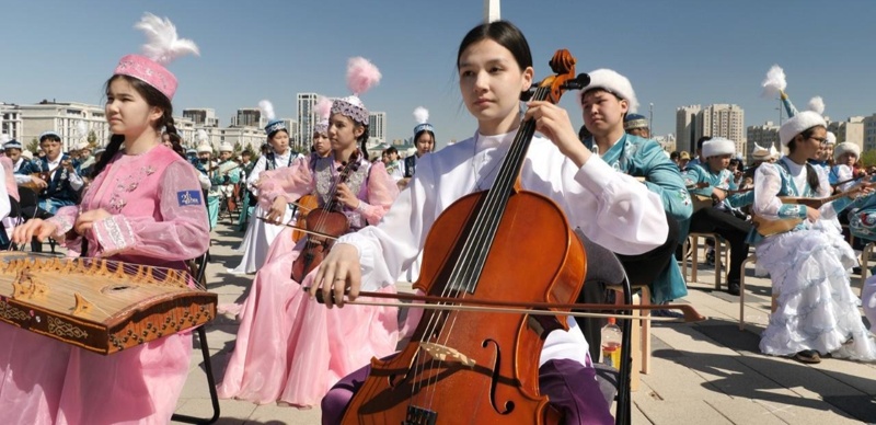 Астанада 2000 оқушы бір мезетте &laquo;Алтын ұя&raquo; күйін орындады 