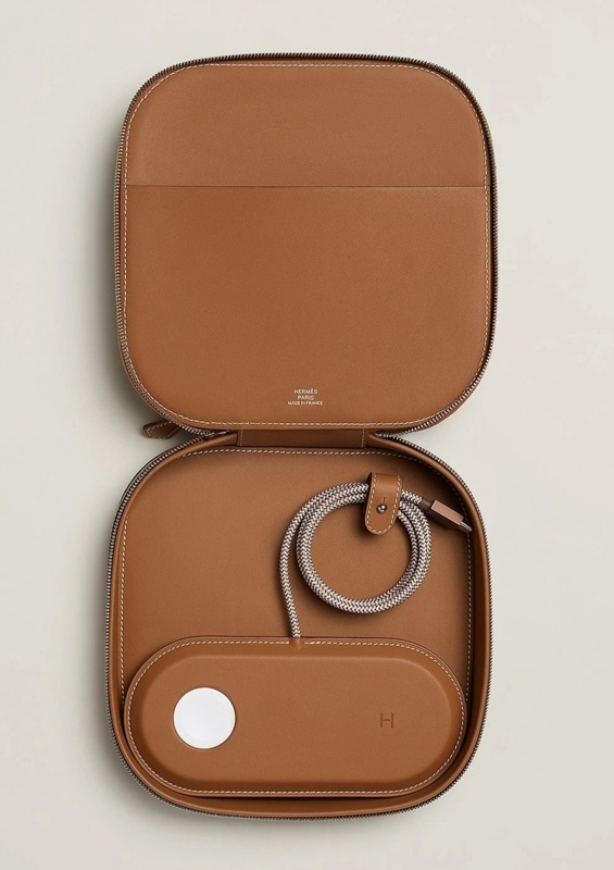 Herm&egrave;s, Paddock, wireless chargers