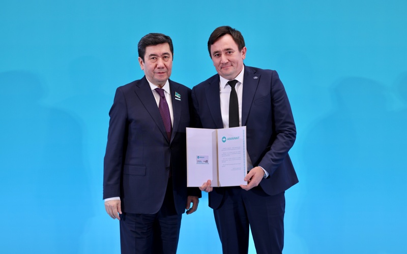 Партия AMANAT провела встречу с представителями энергетической отрасли