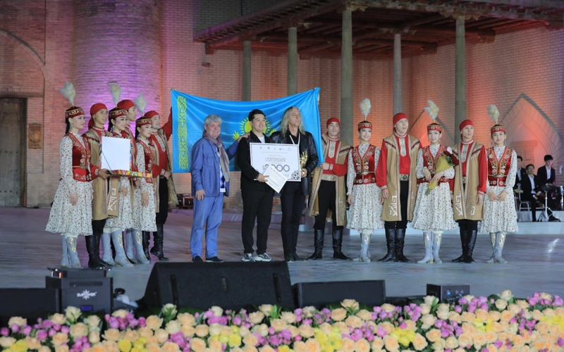 «Saltanat» memlekettik bı ansambli «Lazgı» festıvalinde ekinshi oryn ıelendi