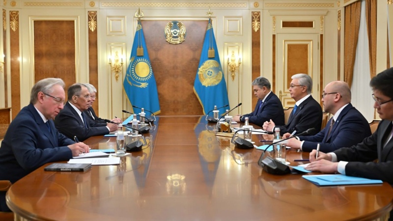 Kassym-Jomart Tokayev meets Russia&rsquo;s FM Sergey Lavrov 