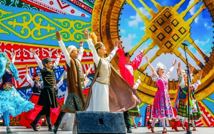 Концерты, флешмобы, ярмарки: более пяти тысяч мероприятий проходят в Казахстане