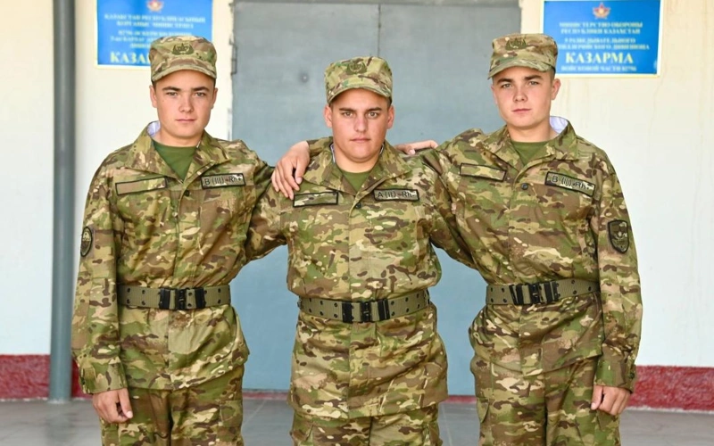 Трое братьев из СКО проходят службу в одной воинской части