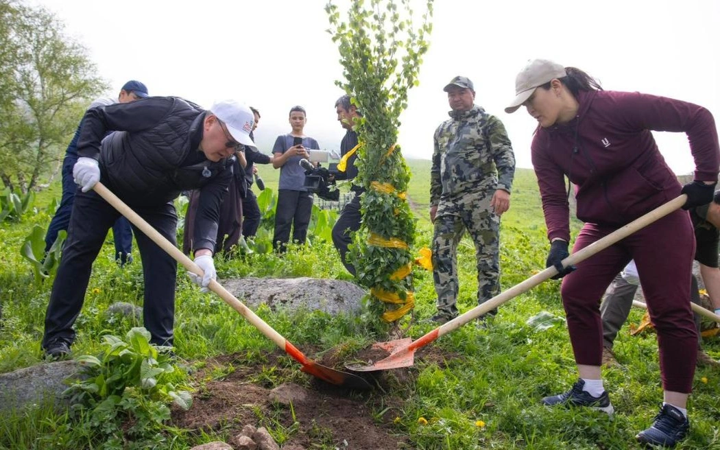 Almaty oblysynda &laquo;Tazalyq kúnderi&raquo;: 39 myń adam qatysyp, 760 tonna qoqys jınaldy
